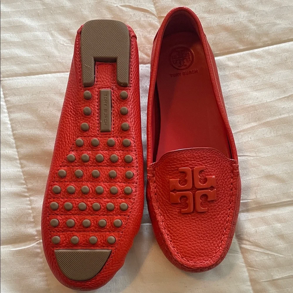 Tory Burch Red/Orange Pebbled Leather Logo Driving Loafers - Picture 1 of 8